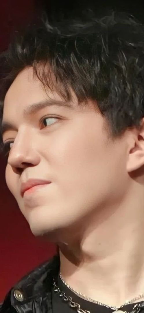 Royshellari3554's tweet photo. @DiDearsHispanos El rango vocal de Dimash incluye todas las voces existentes: masculina, femenina y infantil. La voz más alta, la aguda, es característica de los niños. Dimash también canta con esta voz.
DIMASH IS A COMPOSER 
SamalByDimash 
#DimashQudaibergen https://t.co/241P6HoWgO