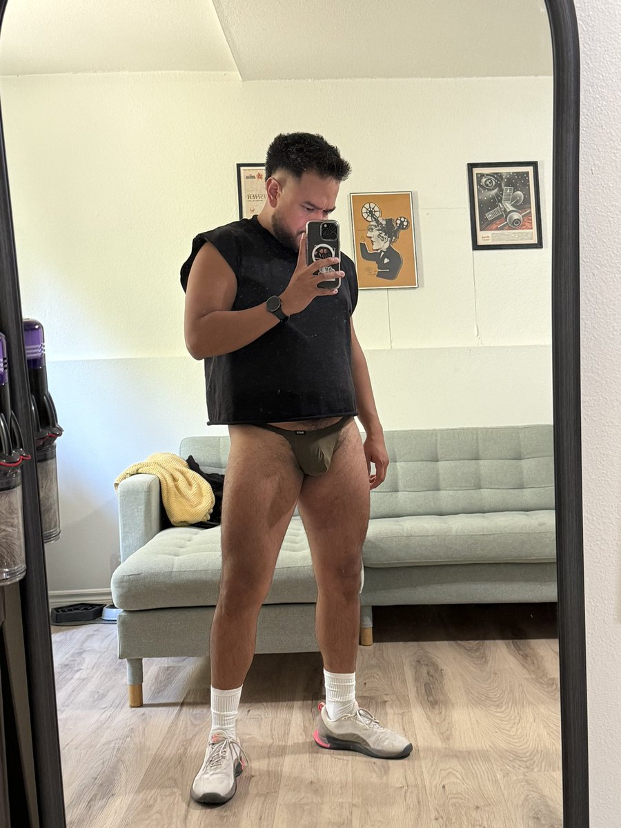 exhibitxr's tweet photo. Happy Hump Day #GAY #THONG #GAYBOY https://t.co/Wb1hy1W6Mm