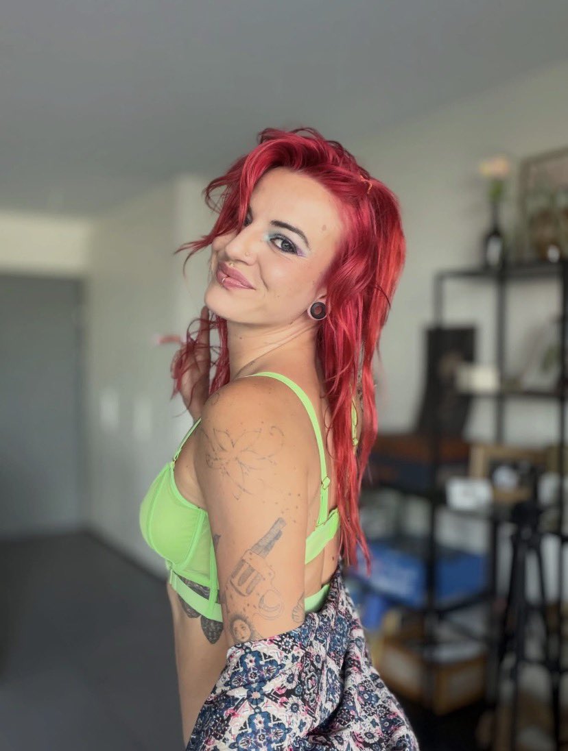 inkeedd's tweet photo. Redhair or no ? https://t.co/J4YIOu4TK2