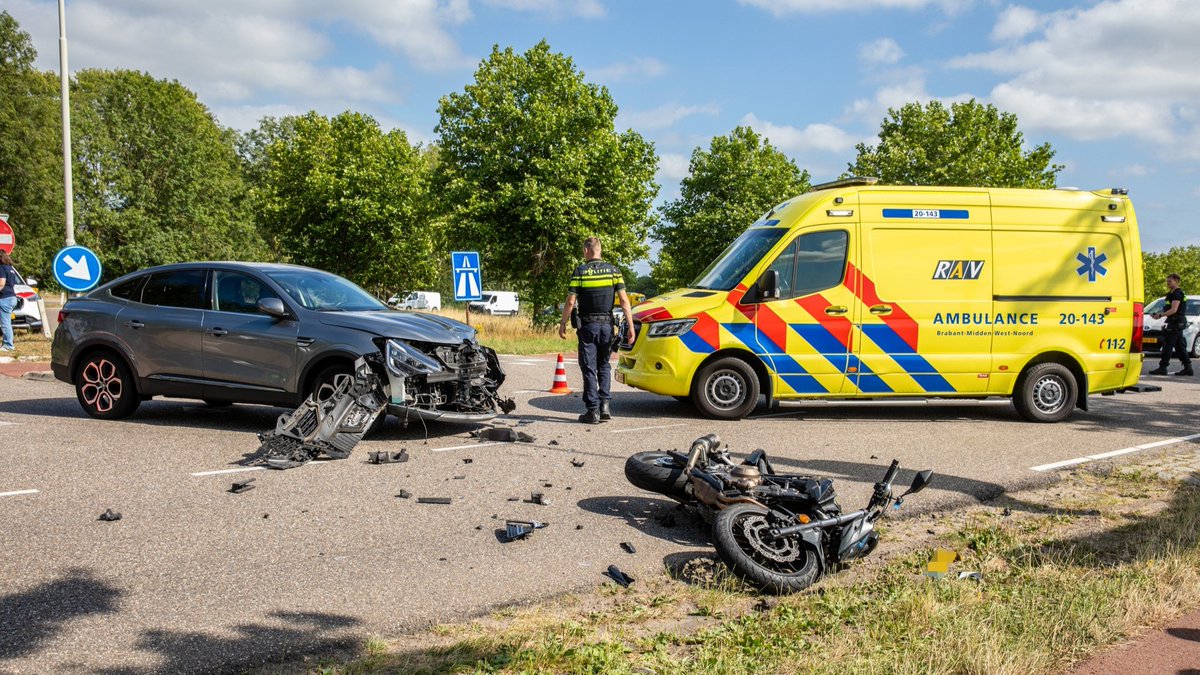 Motorrijder gewond na botsing op Plantagebaan in Wouw