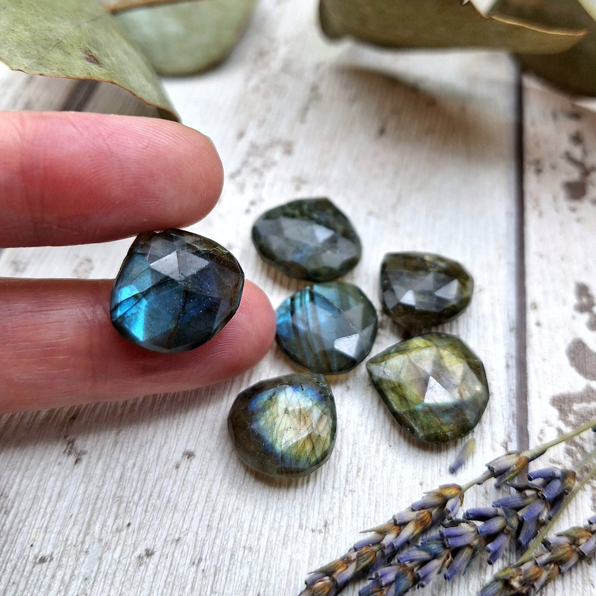 TwistedKittyArt's tweet photo. I was looking through my bead stash today for some inspiration for my next little project and found some of these gorgeous faceted labradorite briolette heart beads. These have such beautiful colour flashes within them.
#labradorite #inspiration #newideas #gemstonejewelry https://t.co/XkkxteEUx4