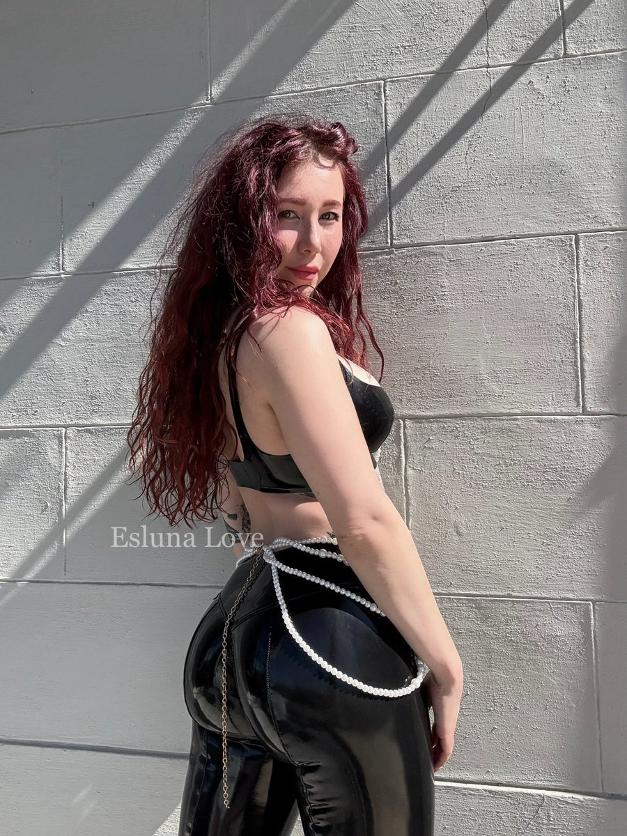 Esluna_love's tweet photo. Lik my shiny butt https://t.co/iz9PelwUUO