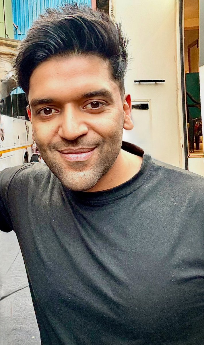 SubhLabh1991's tweet photo. Cool jehi zindagi jin nu  chauvi hai ghante tu peendi hai matcha 😍❤️ #gururandhawa #boompala
~ boompala boompala boompala ehhh 💃🙈🤩🔥 #enjoying https://t.co/M43npC1IU6