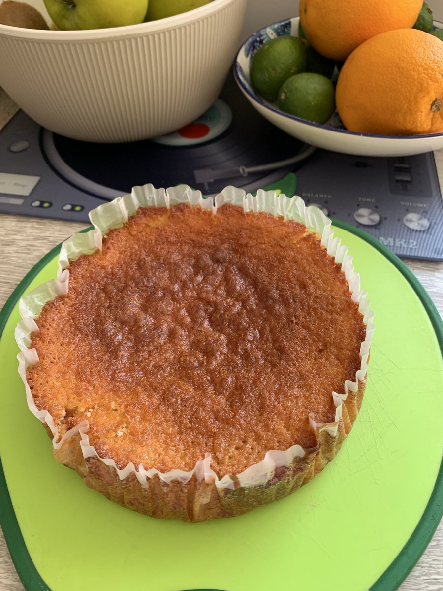 FREofAlbiomb3t's tweet photo. What better on #WhitePeopleWednesday than #TradLife #Homemade #Baking
Poppy seeded bloomer & a raspberry sponge #Nationalist #WhiteCulture #DomesticGoddess #HomeCooking #WPW #TraditionalCooking 🍞🥧💝 https://t.co/wW9GEa1kcx