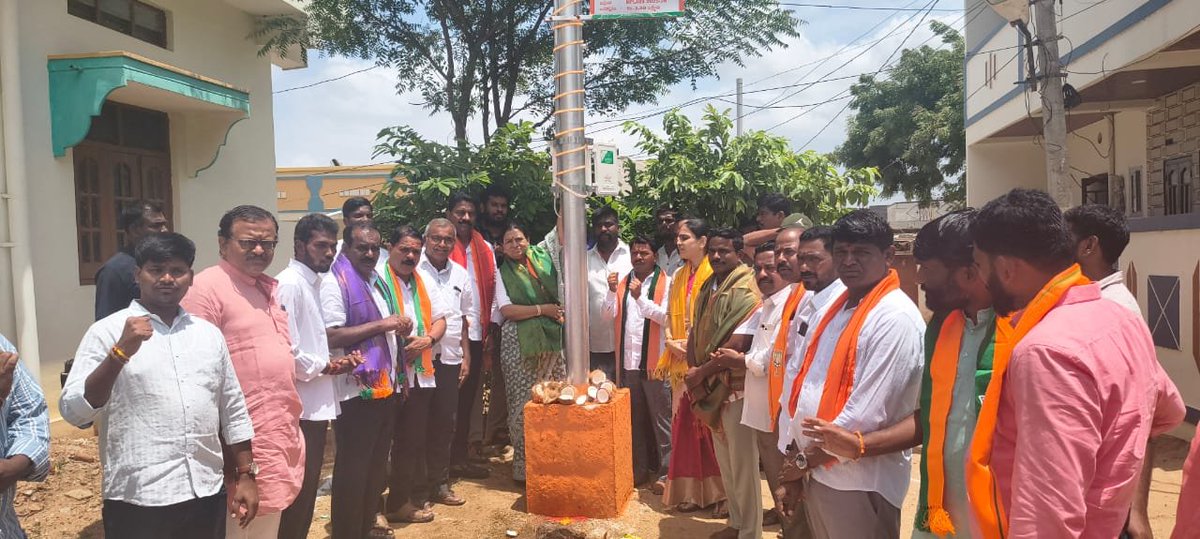 Aruna_DK's tweet photo. ఈ రోజు మహబూబ్ నగర్ జిల్లా రాజాపూర్ మండలం, రాజాపూర్ గ్రామంలో గ్రామస్తుల కోరిక మేరకు ఎంపీ లాడ్స్ నిధులతో హైమాస్ట్ లైట్ ను ఏర్పాటు చేసి ప్రారంభించడం జరిగింది. 
#dkaruna #mpdkaruna #narayanapeta #palamurudevelopment #mahabubnagarparliament https://t.co/F0sclsLX7z