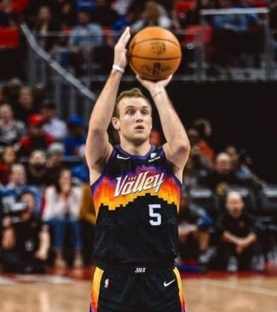 ThePhoenixSuns2's tweet photo. Projected 26-27 salaries for #GraysonAllen & #RoyceONeale $29 million
Projected 26-27 salaries for #LukeKennard & #HaywoodHighsmih $9 million
Savings $20 million aka PF #MilesBridges
#Suns #SunsUp #NBAX #Hoops https://t.co/d0ytOxnGtQ
