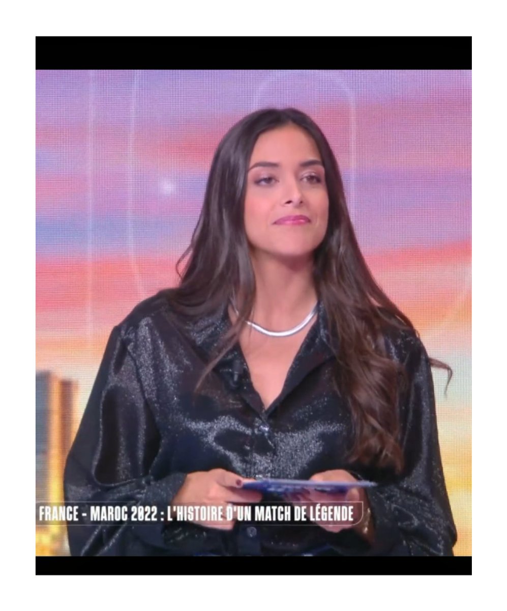 chemsier's tweet photo. Soanne - 07.07.2026
La charmante et très belle @AnneSophieHml lors du mag de la coupe du monde sur #M6
😍
#chemisier #blouse #satin #soie https://t.co/YQo2onP3zP