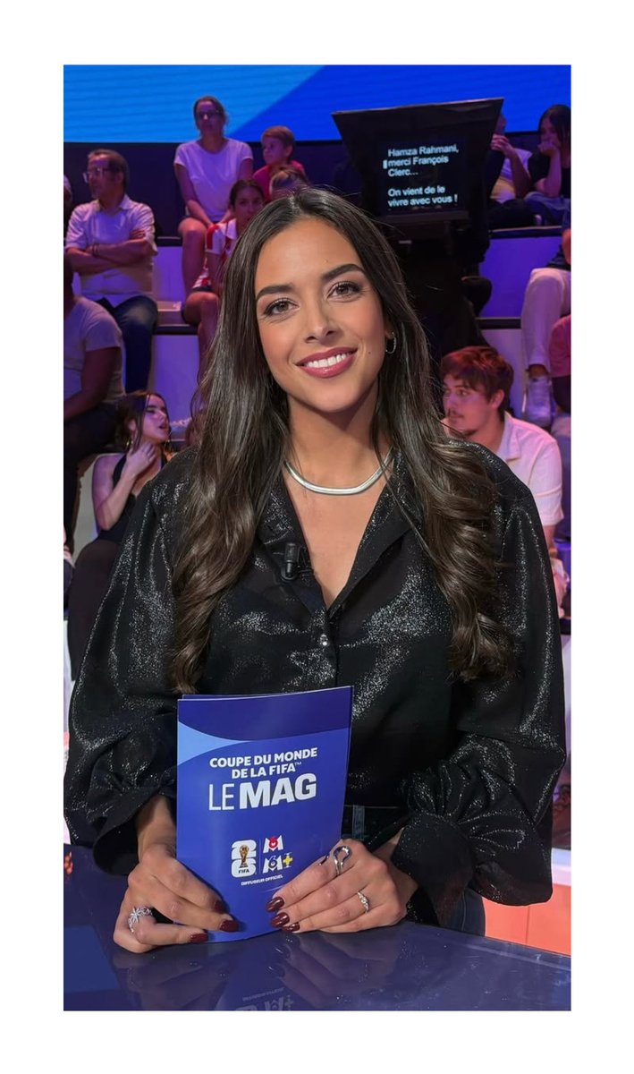 chemsier's tweet photo. Soanne - 07.07.2026
La charmante et très belle @AnneSophieHml lors du mag de la coupe du monde sur #M6
😍
#chemisier #blouse #satin #soie https://t.co/YQo2onP3zP