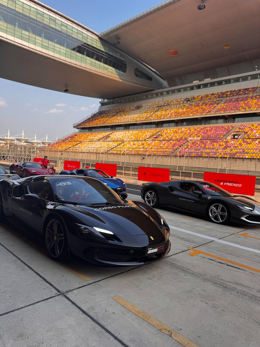 Scarletiopj's tweet photo. Experiencing an F1 track is also a great idea. Feel the thrill of racing! https://t.co/Z0HZBsYJyZ