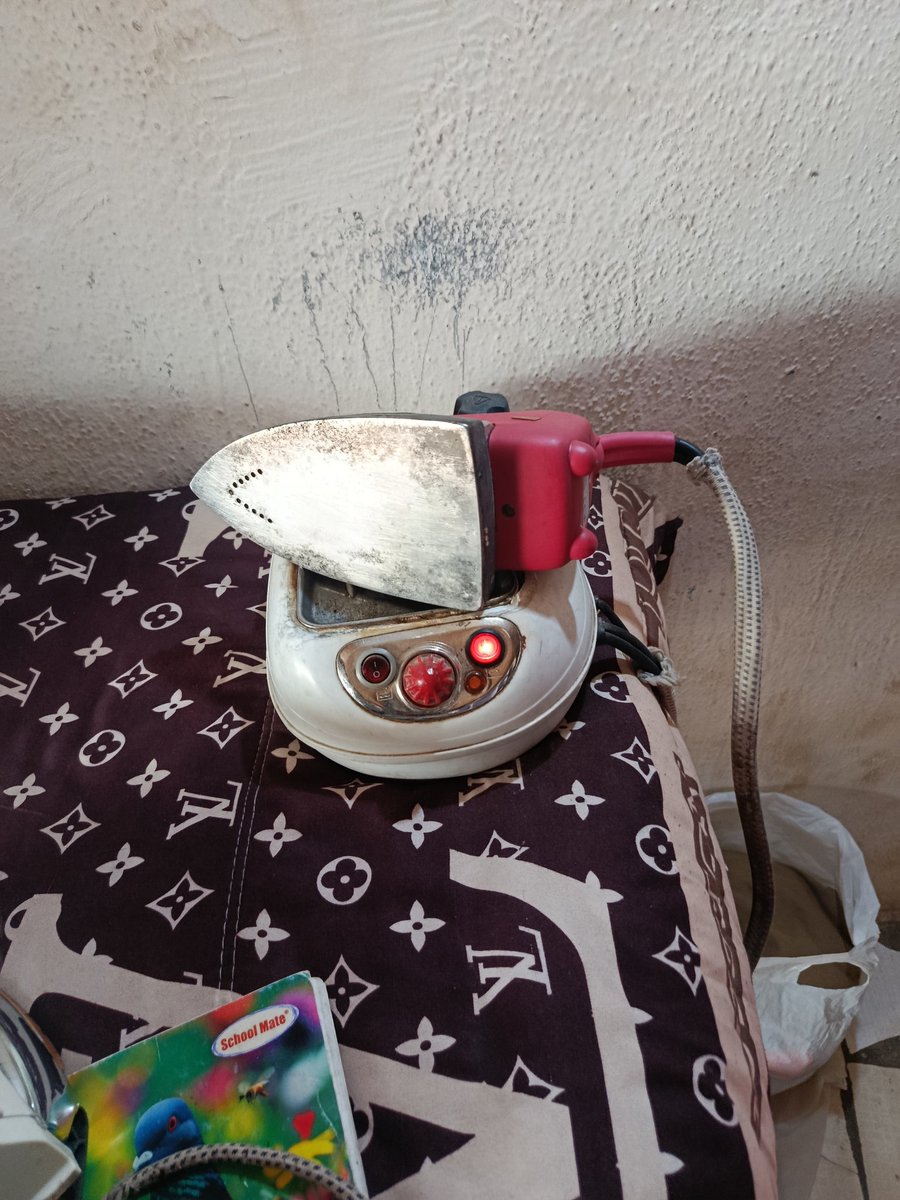 SoterEdge's tweet photo. Pls I'm asking everyone for help pls. I need a new iron for my work that sustains me and my family, I beg you, I will repay in 2 months pls @joshua_458 @Akindamolafx @rolandcrypto121 @ShibbaInuLord @Kelvintalent_ My work iron got damaged by high voltage and also damaged my washin https://t.co/FtBsULRMi6