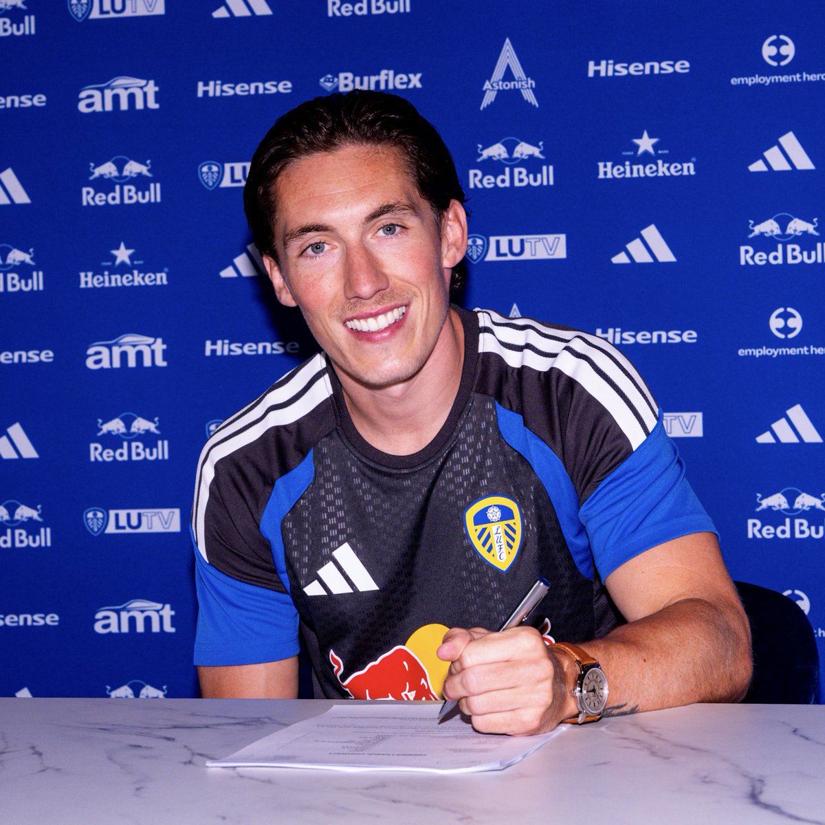 LUFC's tweet photo. 2️⃣0️⃣3️⃣0️⃣ x #LUFC https://t.co/Tu6kIHqRpZ