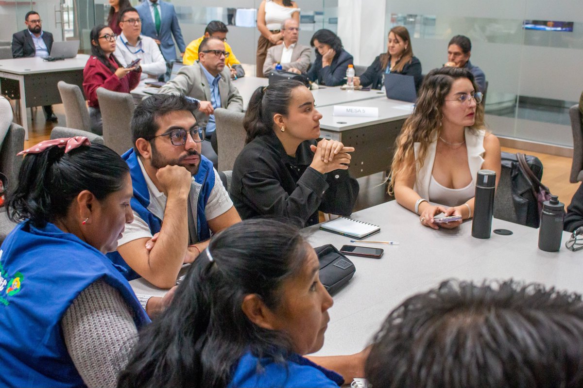 Produccion_Ecu's tweet photo. En el marco de la Mesa Sectorial de Economía Circular se desarrolló el primer taller para formular la metodología de identificación y priorización de productos sujetos a REP, con asistencia técnica de CEPAL, fortaleciendo la transición hacia una economía circular en el Ecuador 🇪🇨 https://t.co/nEtgFiQWge