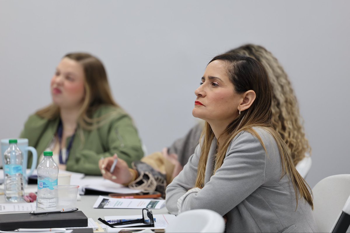 cfsepr's tweet photo. La administradora, Enid I. Ortiz Rodríguez, reafirma su compromiso con el desarrollo continuo del talento humano, promoviendo espacios de capacitación que fortalecen y de excelencia a los patronos y lesionados que atendemos diariamente.

#CFSE #CFSEContigo https://t.co/qTquDAb21K