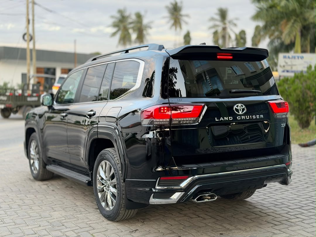BRAND NEW 2025 TOYOTA LANDCRUISER ZX VJA300 Price : 435Million+