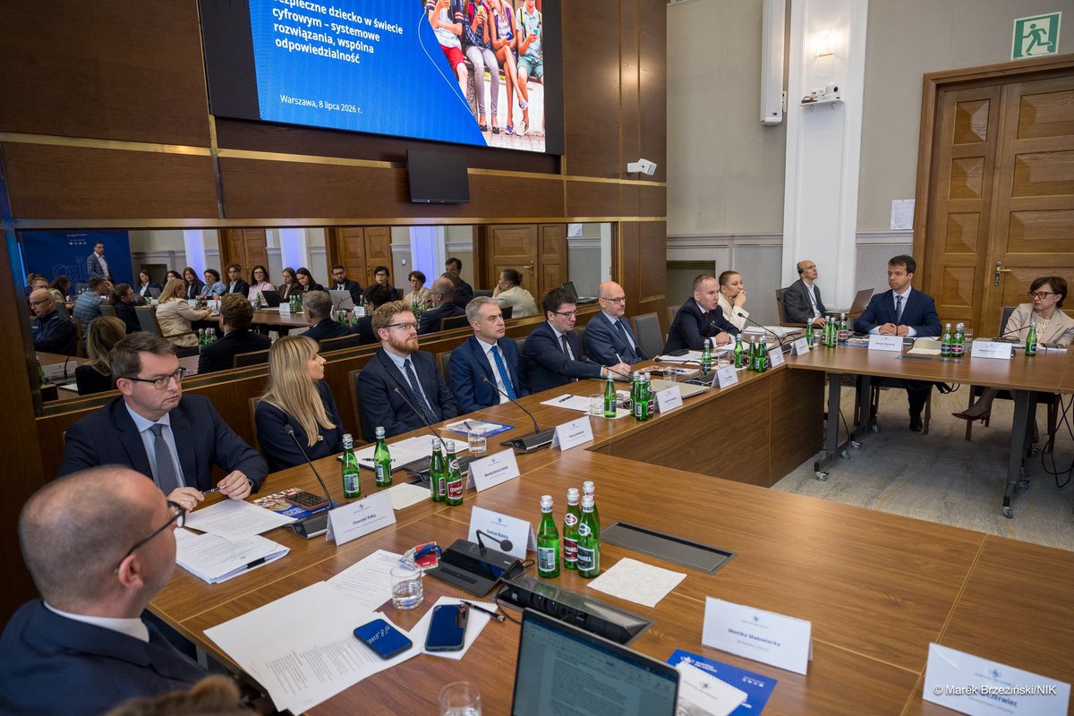 MaciejBerek's tweet photo. 📱Bezpieczeństwo dzieci w Internecie nie kończy się na ustawie. Potrzebne jest całościowe podejście obejmujące edukację, ale też wymagające zaangażowania rodziców, nauczycieli i ekspertów.

Dziś podczas panelu ekspertów w @NIKgovPL rozmawialiśmy o wypracowaniu wspólnych standardów ochrony małoletnich w sieci - rozwiązaniach, które będą chronić najmłodszych, jednocześnie przygotowując ich do świadomego funkcjonowania w cyfrowym świecie.

@premierRP @kgawkowski @DStanderski
@PaulinaPW2024 @slawomir_palka