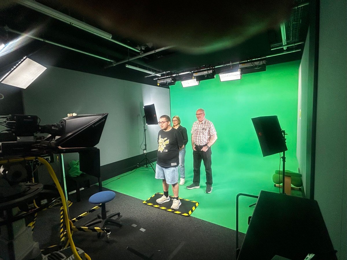 talk2dan_'s tweet photo. A fantastic day in Newcastle! 🚀
Great to partner with @ItvAcademy, @signpostprod & @gatesheadcoll to deliver sessions on CVs ✍️, networking 🤝 and interview skills 💼.
Thanks to everyone involved—we'll be back soon! 💙
#Talk2Dan #ScreenLAB #ITV #Newcastle 🎬 https://t.co/nFc4tTPzT2