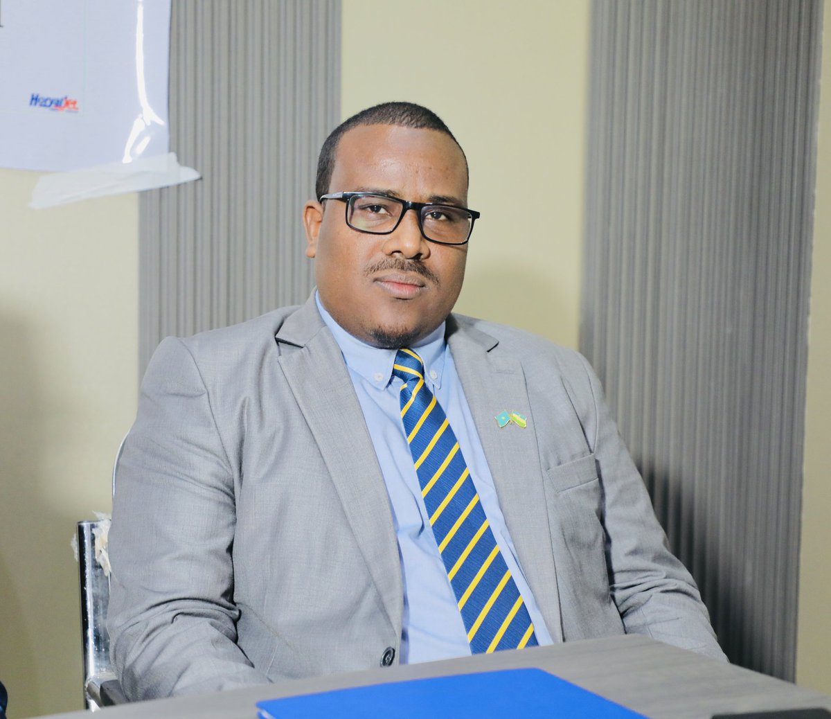 AliKiimko's tweet photo. Waxaan maanta si rasmi ah xilkii ugu wareejiyey kusimaha agaasimaha guud ee Puntland TV Bile Maxamuud Axmed Qabowsade.
@puntlandstatetv @Plstatehouse @Parliamentofpl @HESaidADeni https://t.co/C6YFw2Lpbd