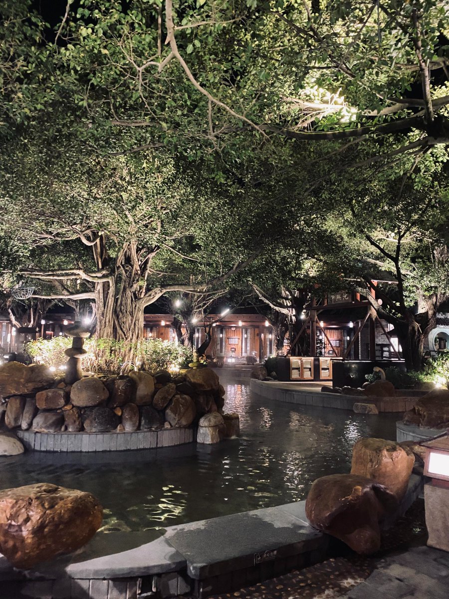 mini98410's tweet photo. 深夜の御温泉は本当に誰もいませんね😂
夜中の2時に、誰もいないエリアを選んで、スタッフのおじさんがちょうどお風呂を掃除して新しいお湯を入れているのを見ながら、気持ちよく新しい温泉を楽しみました😋 https://t.co/V9wxvNF9RE