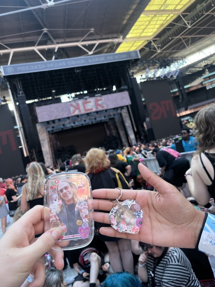 tmabucky's tweet photo. taking lestat/ sam reid to see my chemical romance https://t.co/OYuhk30pTW