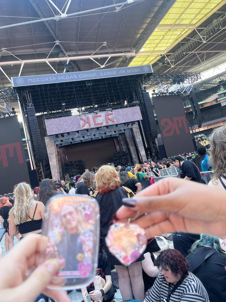 tmabucky's tweet photo. taking lestat/ sam reid to see my chemical romance https://t.co/OYuhk30pTW
