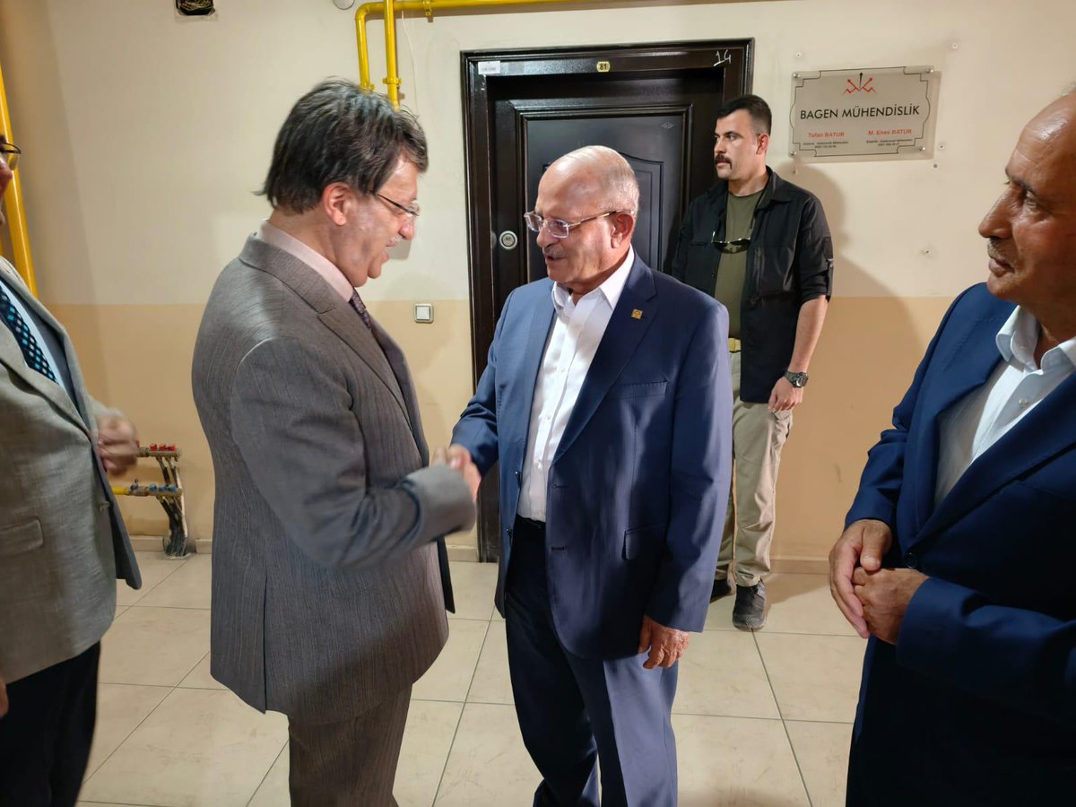 KadimAsiretler's tweet photo. Ak Parti Van Milletvekili Sayın Kayhan Türkmenoğlu ve beraberindeki heyet, genel merkezimizi ziyaret ettiler. Ziyaretlerinden dolayı kendilerine teşekkür ederiz.
@RasimASLAN65 @K_Turkmenoglu_V https://t.co/1Cb661RWhl