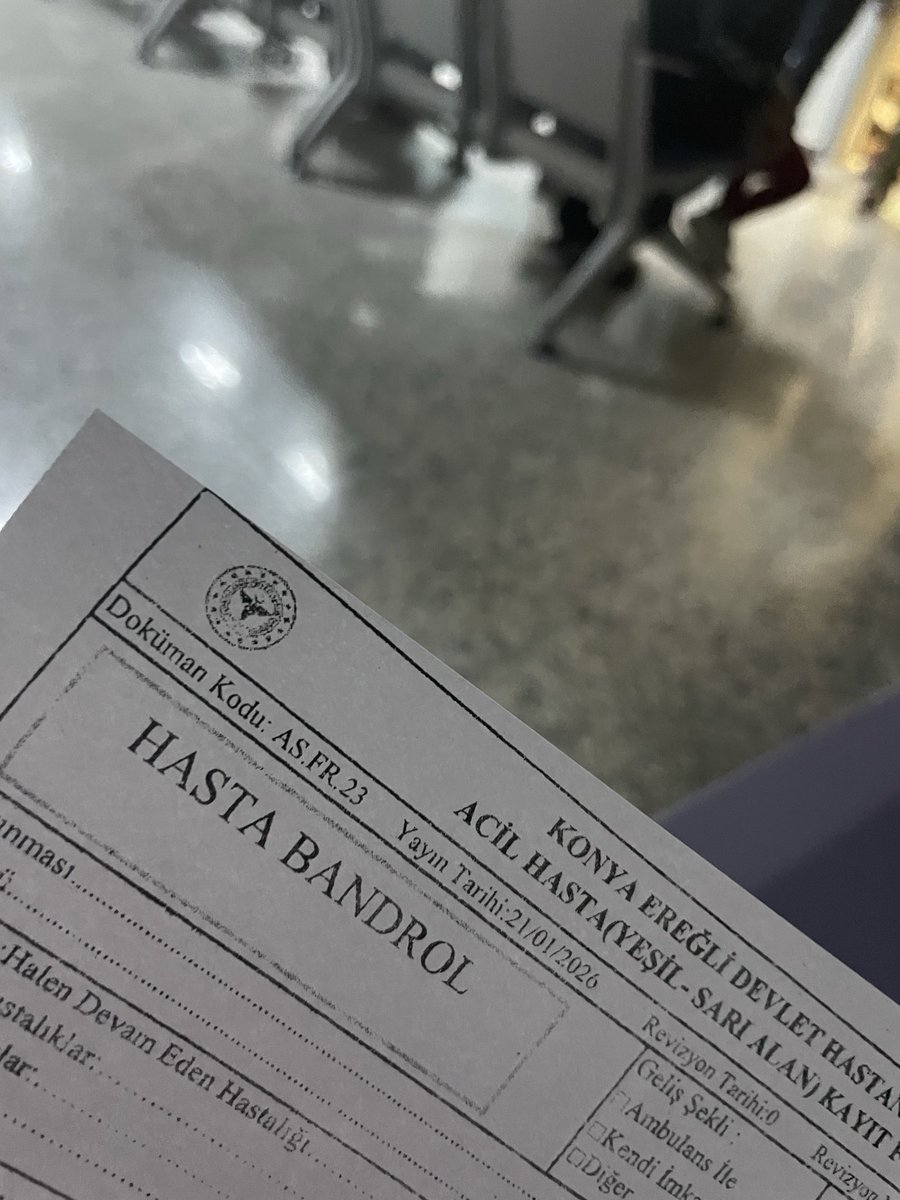nuronat's tweet photo. Manitamla o kadar fotoğrafdan sonra nazar is coming 😒 https://t.co/IUDp23udsE
