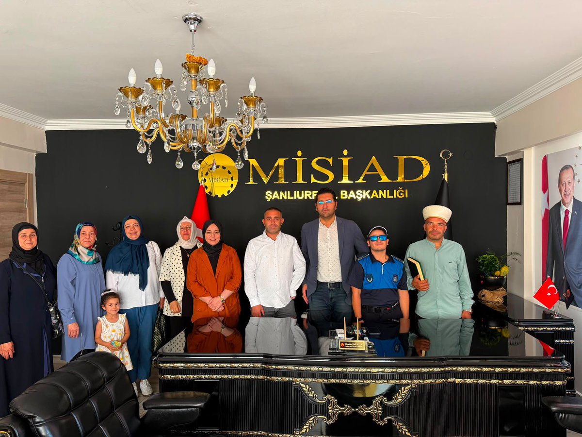 sanlieyyd's tweet photo. Başkanımız Maksut DÜGERLİ; Dernek üyelerimiz ile birlikte MİSİAD Şanlıurfa İl Başkanı Sn. İ. Halil KAYA, Kadın Kolları Başkanı Sn. Hacer ERİŞMİŞ hanımefendiyi ziyaret ettiler.

Kıymetli Başkanlarımıza; Misafirperverliği göstermiş oldukları samimi ilgiden dolayı teşekkür ederiz. https://t.co/ev12kCoYv6