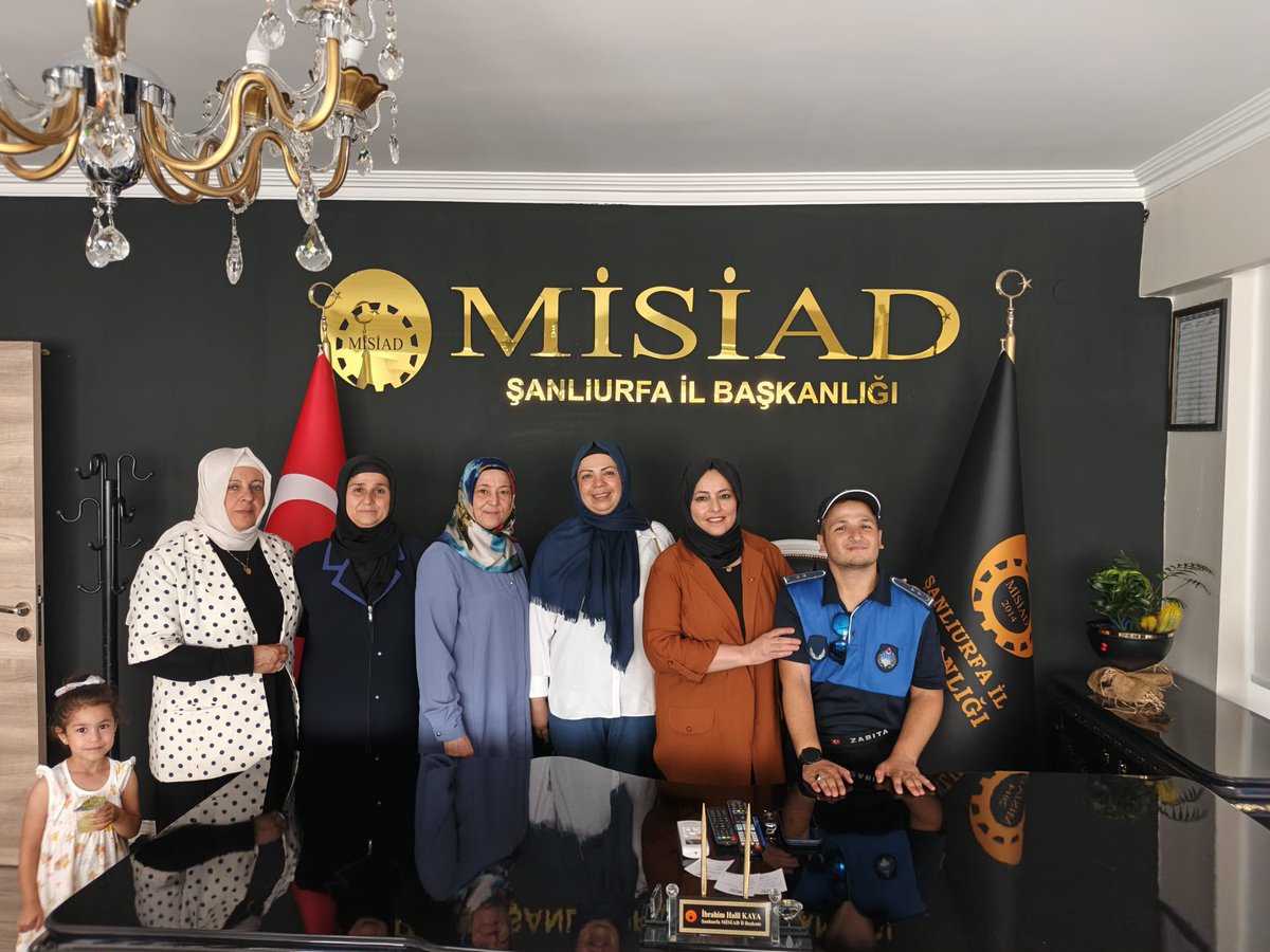 sanlieyyd's tweet photo. Başkanımız Maksut DÜGERLİ; Dernek üyelerimiz ile birlikte MİSİAD Şanlıurfa İl Başkanı Sn. İ. Halil KAYA, Kadın Kolları Başkanı Sn. Hacer ERİŞMİŞ hanımefendiyi ziyaret ettiler.

Kıymetli Başkanlarımıza; Misafirperverliği göstermiş oldukları samimi ilgiden dolayı teşekkür ederiz. https://t.co/ev12kCoYv6