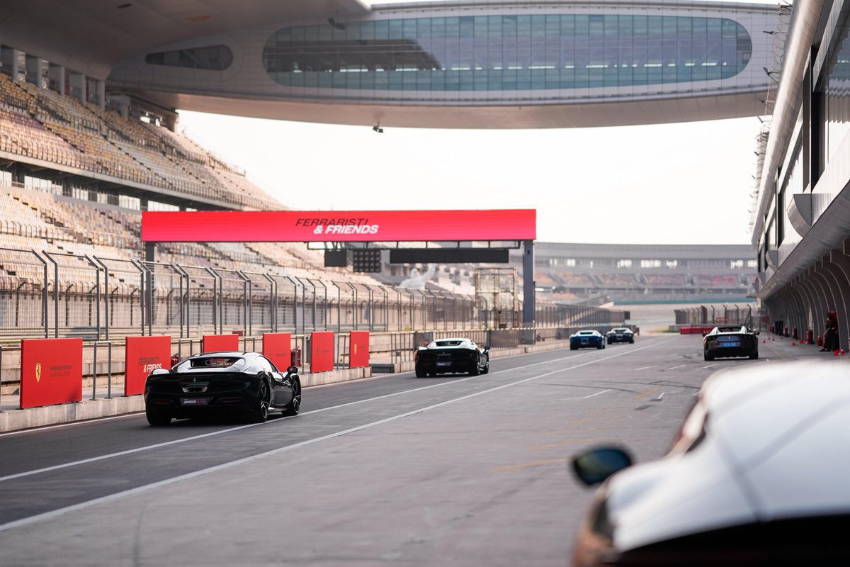Scarletiopj's tweet photo. Experiencing an F1 track is also a great idea. Feel the thrill of racing! https://t.co/Z0HZBsYJyZ