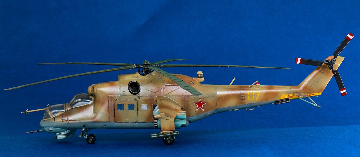 jf9tcc's tweet photo. タミヤ　ウォーバードコレクション
1/72 Mi24ハインド

スパイラル対戦車ミサイル上下逆ですが気力が尽きたので暫定完成
ランナー3枚しかないのに難儀しました。
イタレリ製のキットです。 https://t.co/dm3og77WWM