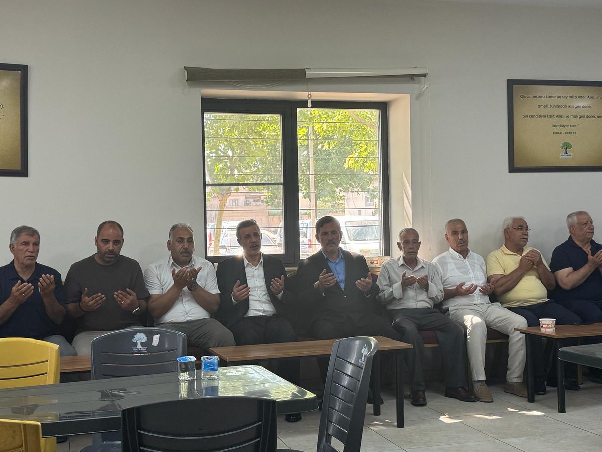 irfancelikaslan's tweet photo. 📍ŞEHİTKAMİL

Hemşehrimiz Sayın Mustafa Küçükoğlu’na, vefat eden kıymetli annesi Rabia Küçükoğlu için taziye ziyaretinde bulunduk.

Merhumeye Allah’tan rahmet, ailesine ve yakınlarına başsağlığı diliyorum.

@Akparti 
@AKPartiG_Antep https://t.co/j5cLye2cNl
