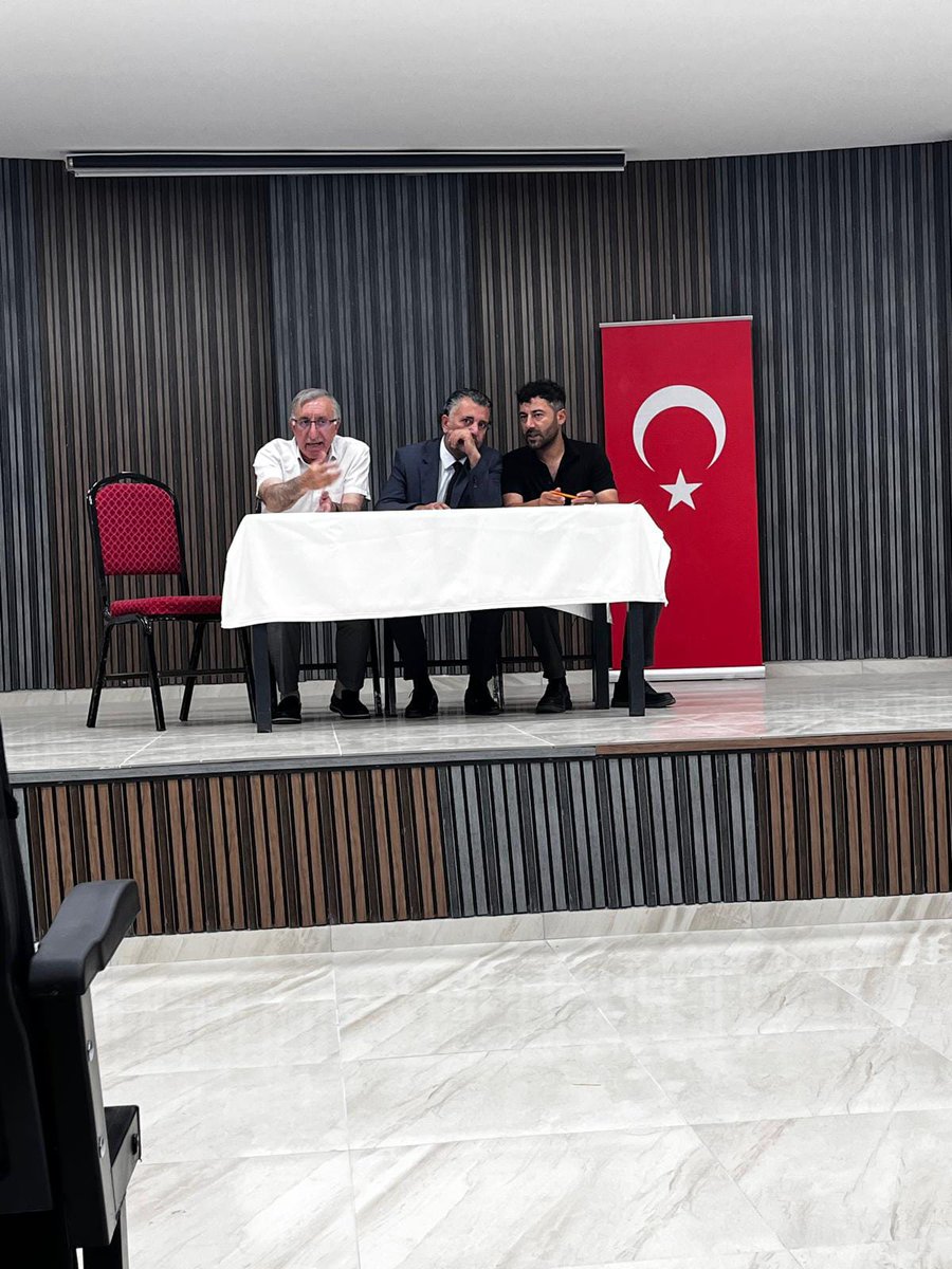 ipekyoluMem's tweet photo. İpekyolu Kaymakamlığı 2026 Yaz Coşkusu Projesi teknik toplantısı, İlçe Milli Eğitim Müdürümüz Sn. Harun YEŞİLOVA başkanlığında gerçekleştirildi. 
Sn. YEŞİLOVA projede gorev alacak öğretmenlere kayıtsız şartsız desteklerini esirgemeyeceğini belirterek başarılar diledi. 

@tcmeb
@tcvanvaliligi
@tufangilan
@bycandiroglu
@YesilovaHarun