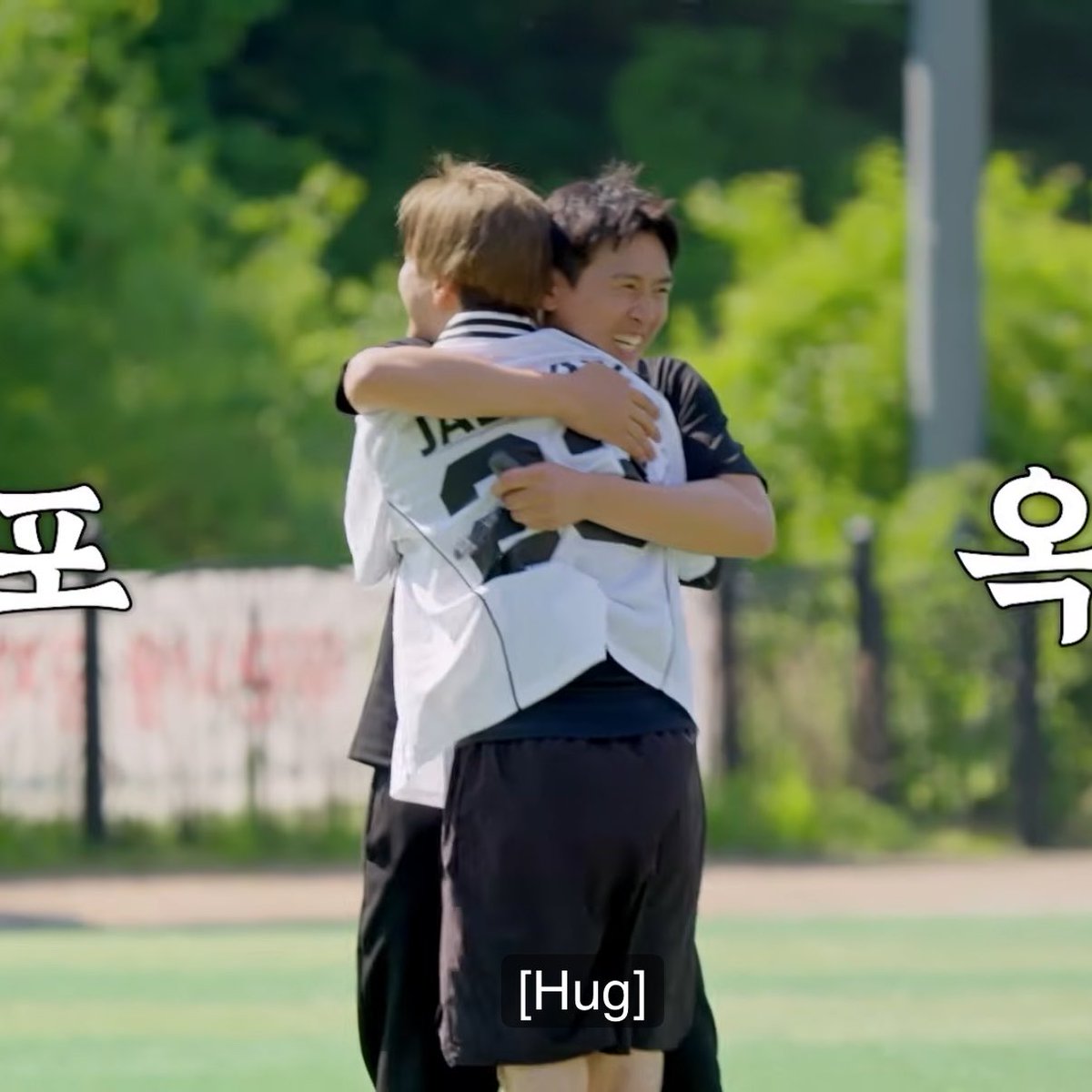 yjashblu's tweet photo. ก็เป็นที่น่าเอ็นดูของฮยองเหมือนเดิมจริงๆ https://t.co/Qs44Eo1R7r