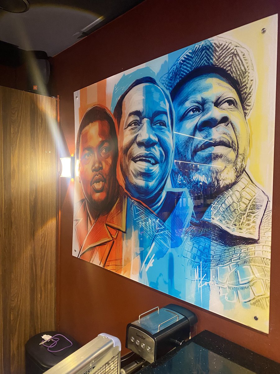 mkadimart's tweet photo. Plusieurs grand format pour un beau restaurant au GALERIA MALL GOMBE
signé MKadima https://t.co/eh0OR1VoLm