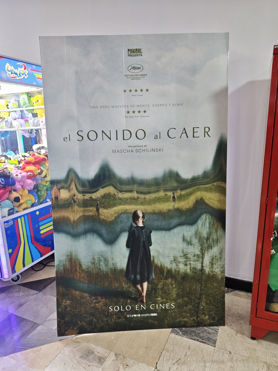 LetrasAmarradas's tweet photo. #ElSonidoAlCaer es simplemente brutal, la vida transcurriendo con sus luchas internas, secretos y la transmisión generacional de traumas y luchas internas. Gracias a @R2ROcine, @Moveeks y @cineCANIBAL por la invitación!!! Un lujo presenciar esa Premiere... https://t.co/kXKNt19kWD