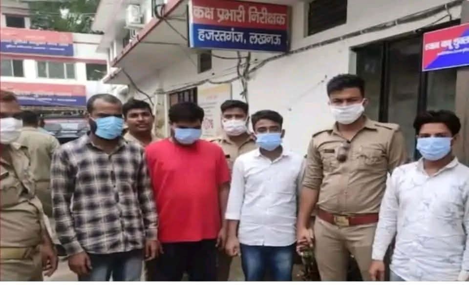 O93145Om's tweet photo. ये हिमांशु सिंह जिला बलिया थाना बैरिया अंतर्गत कोटवा रानीगंज का निवासी है ये अपने   भाई और पिता और अज्ञात बदमाशों से मिलकरकेरानीगंज बाजार कोटवां मोड़ पर साजिश कर के अंगद सिंह को गोली मारकर घायल कर दिया इस घटना के बाद से अभी भी फरार चल रहा है @Uppolice @myogiadityanath @dgpup https://t.co/AYIaEYTN52