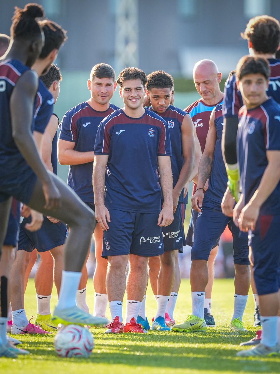 Trabzonspor's tweet photo. Yeni transferimiz Aral Şimşir, takımımızla ilk antrenmanına çıktı 💪 https://t.co/oJdGvLbhF6
