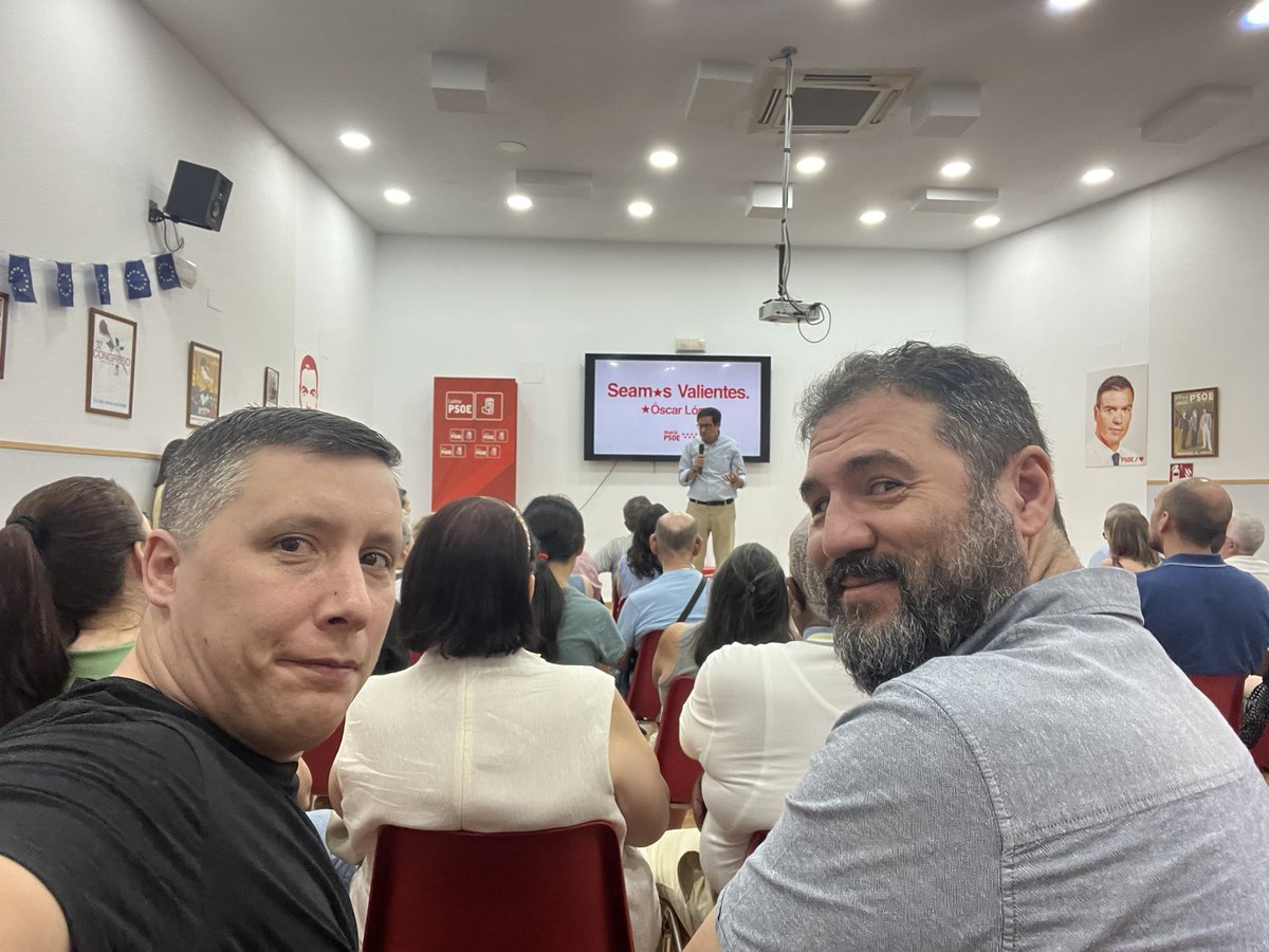 AchoLona's tweet photo. Acompañando a nuestro futuro Presidente de la Comunidad de Madrid 🌹💪🏼 @PsoeGetafe @psoe_m @oscarlopeztwit https://t.co/uesIJTT1LE