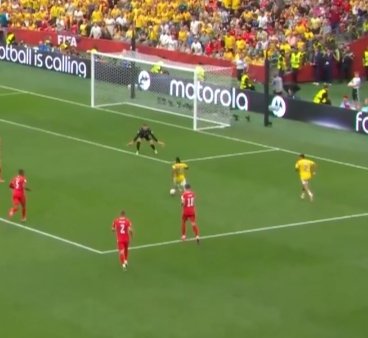 jaothenoob's tweet photo. @futebol_info jogaram nos três países e tals só que o companheiro do cara erra um gol desse aos 115 minutos, perderam por incompetência mesmo n tem como dar desculpa não kkkkk https://t.co/6tPfAEdeJf