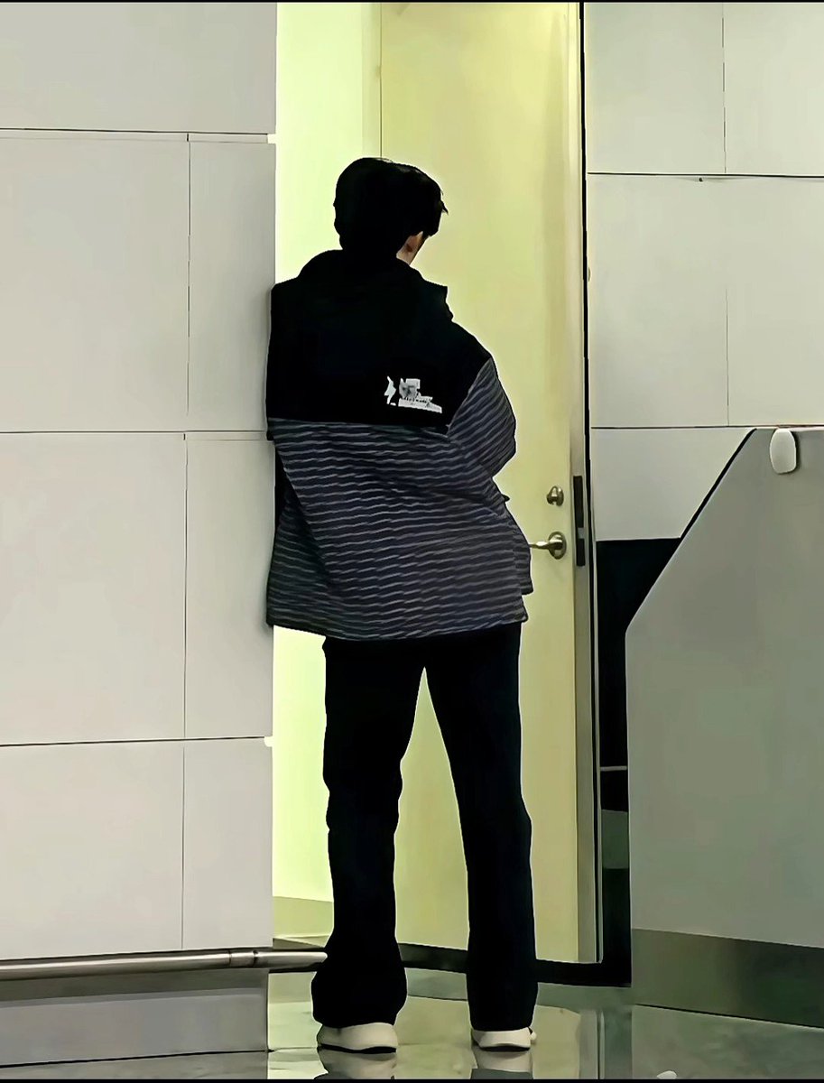 ZiYu660896's tweet photo. What you doing there mister?
#ZiYu #梓渝 https://t.co/FySZDWZynq