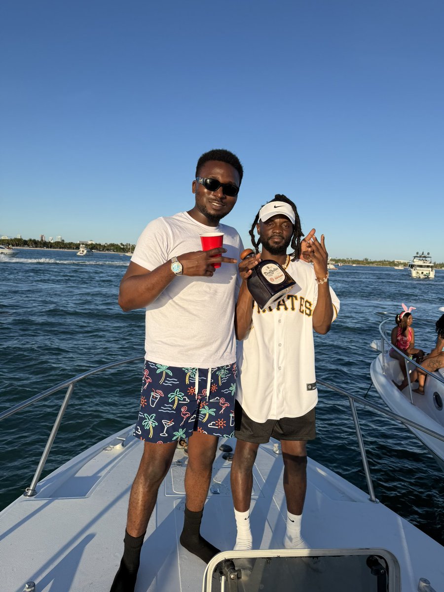 ZoePappi7's tweet photo. Dam big brudda I guess this the end of this journey for us @Son_ImSleep you carried this broward twitter shit I was like ur Soulja on this bitch this little thing of ours from the office to hitting licks I am so sorry I couldn’t save u my boy u know I would trust me https://t.co/Z8ZEJrCHkM