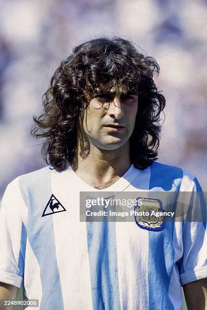 Anyi_BelCanto's tweet photo. @UTDMael The only answer is Mario Kempes. 
Won Argentina Her first World Cup in 1978 and was the Top Scorer. Scored 367 career goals for club and country https://t.co/vzZ78vSOmR