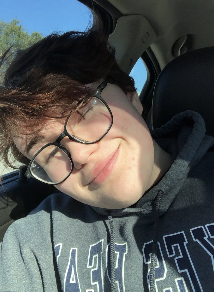 NOWHERES00N's tweet photo. senior year (2019 🥲)
(i lived in that pike’s peak hoodie) https://t.co/GLfNAQR6Q5