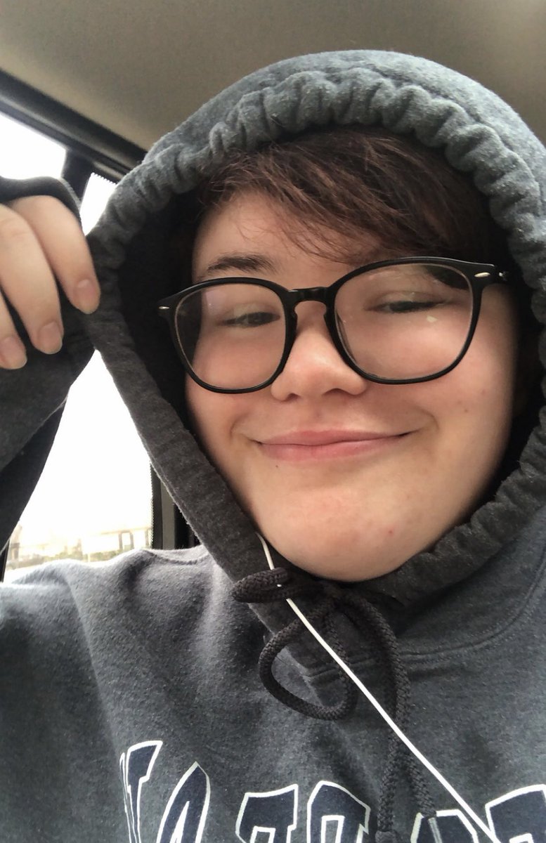 NOWHERES00N's tweet photo. senior year (2019 🥲)
(i lived in that pike’s peak hoodie) https://t.co/GLfNAQR6Q5