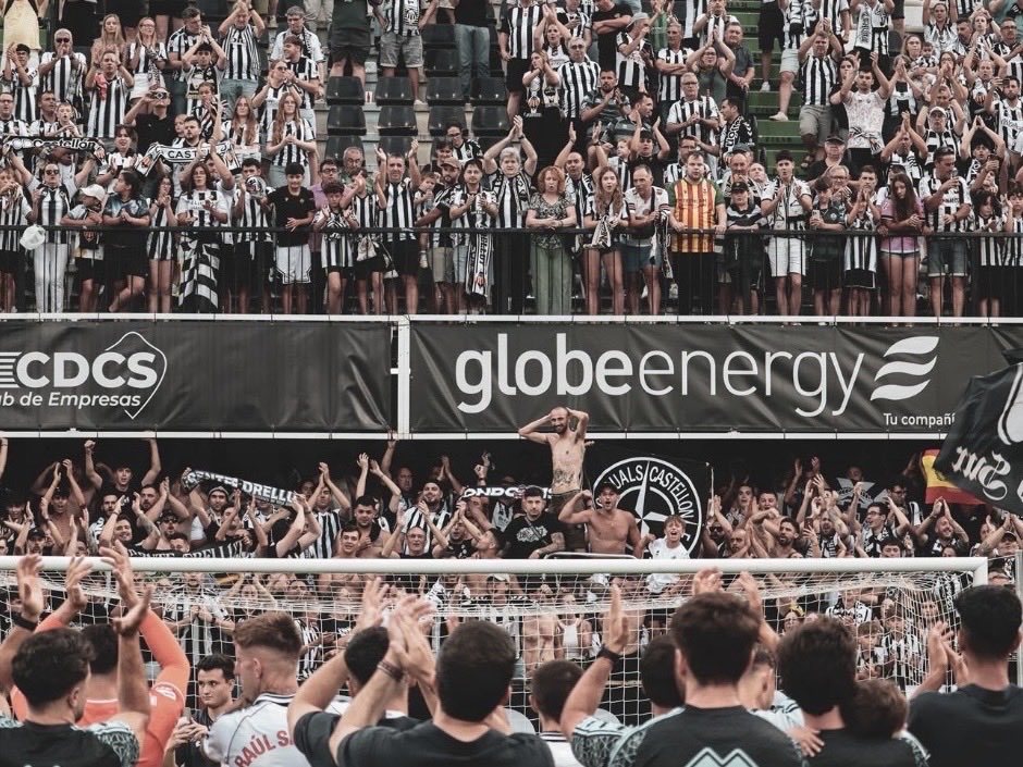 fondo1922's tweet photo. También queremos dar las gracias al club, a los jugadores y al cuerpo técnico por la temporada histórica que nos han permitido vivir, entendiendo el valor de tener detrás una grada viva, exigente y comprometida, y la responsabilidad que ello conlleva. https://t.co/vNLMImcKWr