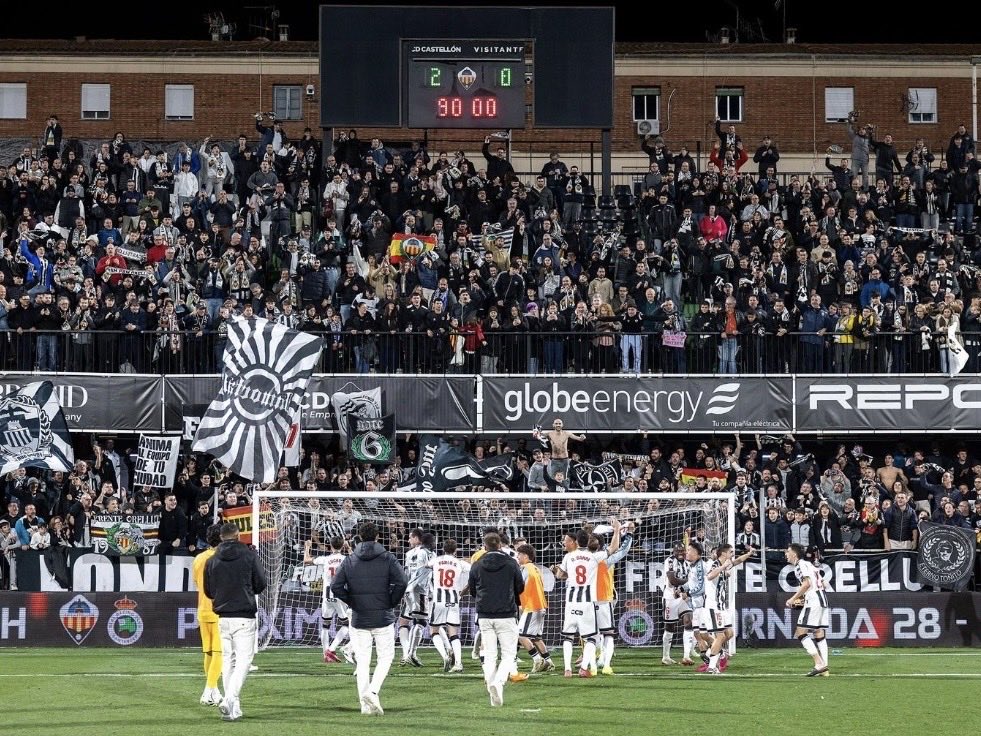 fondo1922's tweet photo. También queremos dar las gracias al club, a los jugadores y al cuerpo técnico por la temporada histórica que nos han permitido vivir, entendiendo el valor de tener detrás una grada viva, exigente y comprometida, y la responsabilidad que ello conlleva. https://t.co/vNLMImcKWr