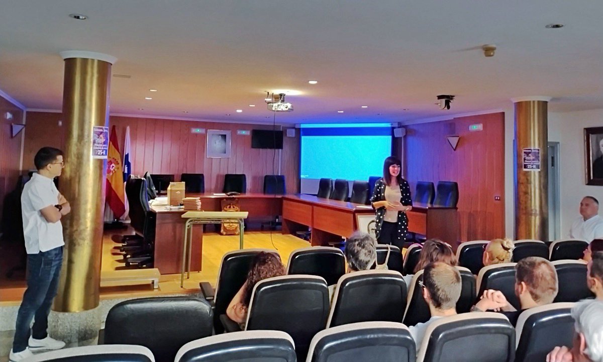 carmen_jlopez's tweet photo. Achegamos a cultura emprendedora ao alumnado do obradoiro de #Sarria
Con esta actividade conectamos dúas iniciativas de @empregogal no municipio: a formación práctica financiada pola Xunta e os recursos do
Polo de Emprendemento.
#Emprendemento #Emprego https://t.co/T0ze8yGs6T