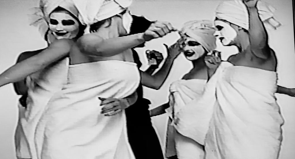 GeorgiosMasman2's tweet photo. "I went and got towels at Macys for the cover shoot.  I had to give the girls strict instructions not to get them dirty because I had to return them. So someone, somewhere bought some towels that were worn on the cover of Beauty and the Beat." #GingerCanzoneri
#TheGoGos https://t.co/UW5tJuI1tS