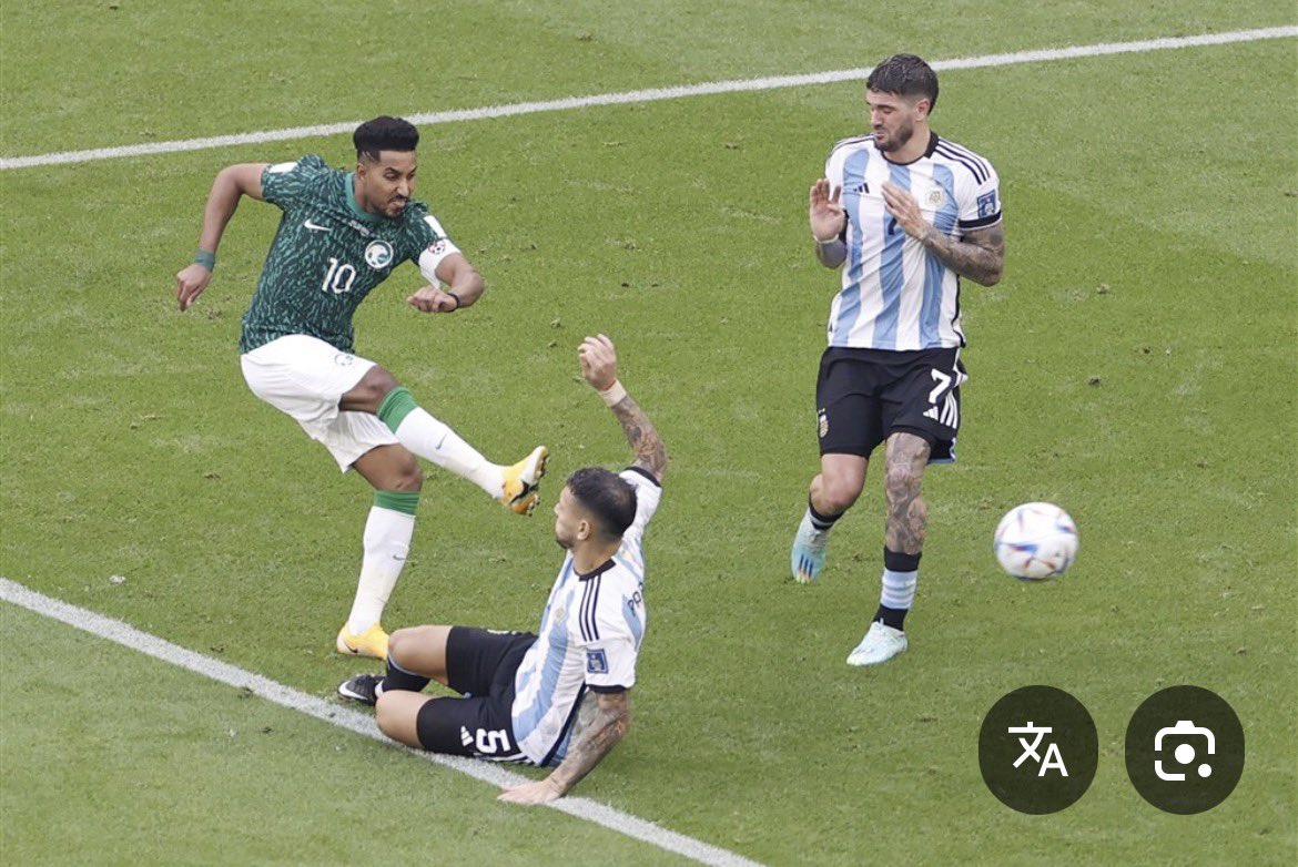 fahdmufirij's tweet photo. لايزال هدف سالم الدوسري الأسطوري في مرمى الارجنتين غصة في حلوق البعض ، ياسادة فوز منتخبنا على الأرجنتين بعد هدف سالم الدوسري الأسطوري يكتب لتاريخ المنتخب وتاريخ الأسطورة سالم الدوسري بانه قاد المنتخب السعودي للفوز على بطل كأس العالم وحتى الان لم يستطع اي منتخب الفوز على الارجنتين https://t.co/33AKhrkQdP