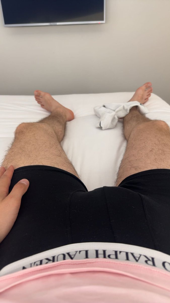 nono_rbo's tweet photo. Qui veut finir au pieds? je sais que tu kiff !
Viens te soumettre et renifler ma paire de chaussettes usée salope 🦶😈💸⛓️
#domi #fetish #soumis #cashmaster https://t.co/dB6vItByqa